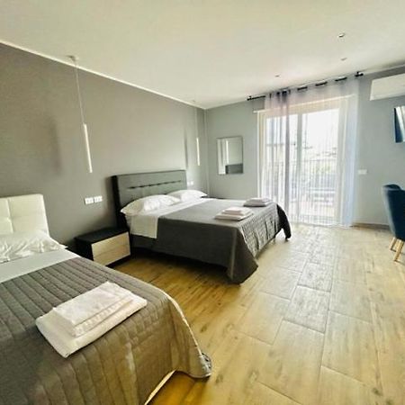 ميلاتسو Aqua B&B - Rooms And Apartments المظهر الخارجي الصورة
